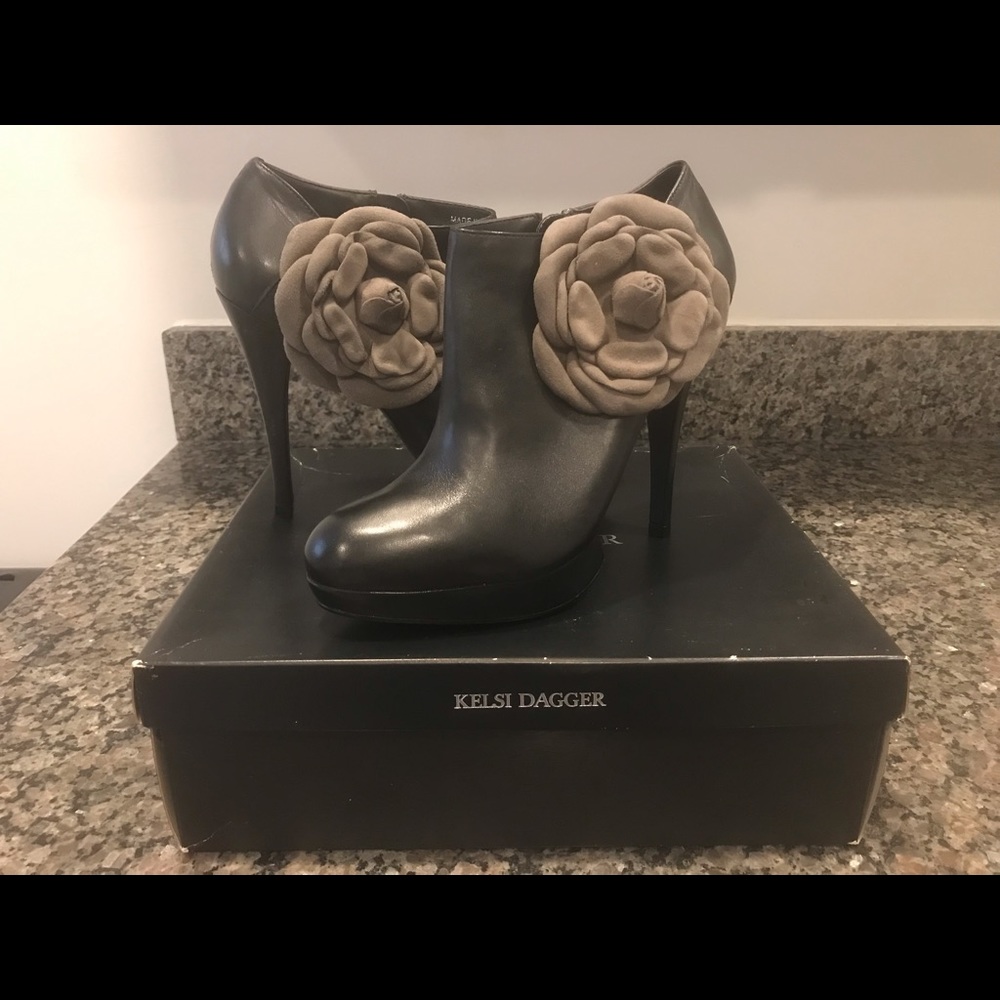 *Vintage* KELSI DAGGER BLACK HEEL ANKLE BOOTIES SIZE 8